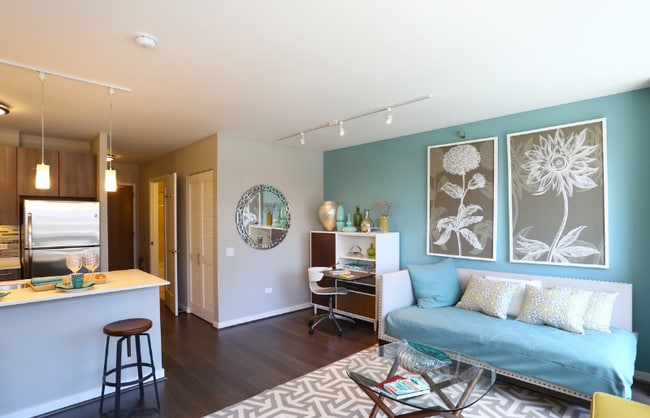 Photo - 360 W Illinois St Apartment