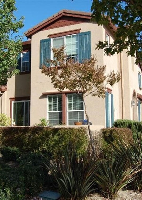 Primary Photo - Gorgeous, light and bright, townhome in SE...