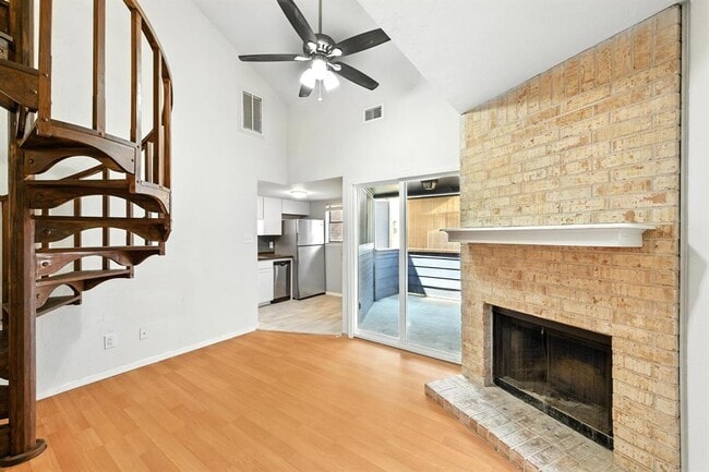 Foto del edificio - 2500 Burleson Rd