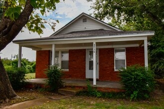 Building Photo - 8936 S Union Ave