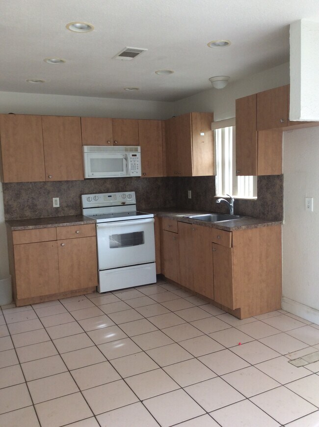 Building Photo - 591 SW 51st Ave