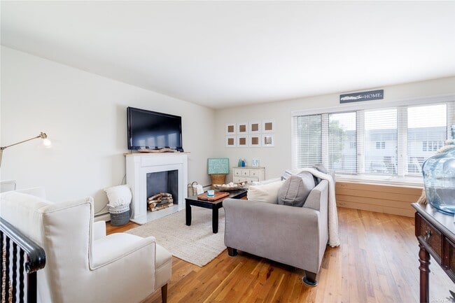 Building Photo - 4338 Broadway