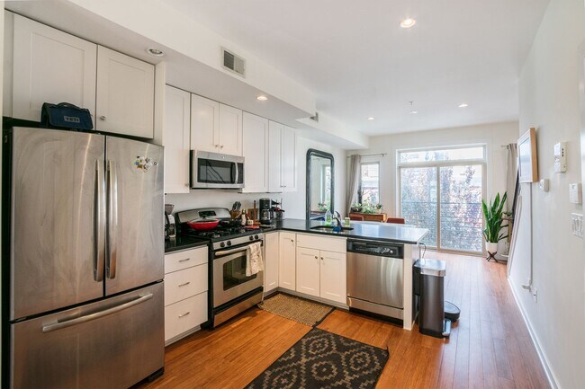 Foto del edificio - Gorgeous Fairmount One Bedroom Condo
