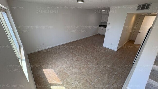 Foto del edificio - 2 bedroom 1.5 bathroom townhome (Move In Special Available OAC)
