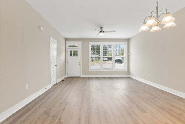 Building Photo - MUST SEE !! 2 Bedroom/2 Bath end unit avai...