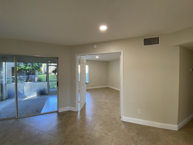 Foto del edificio - 9621 Crescent Garden Dr