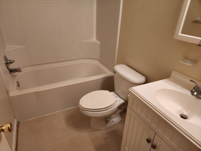 Foto del edificio - Townhouse Convenient to Chesterfield Court...