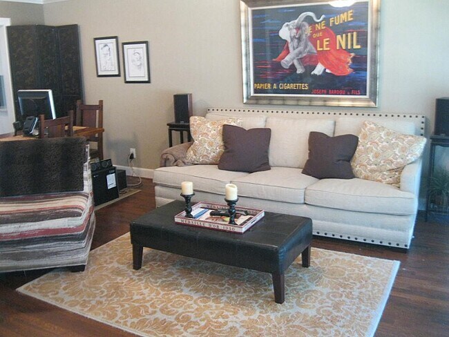 Foto del edificio - 4033 Woodcraft St