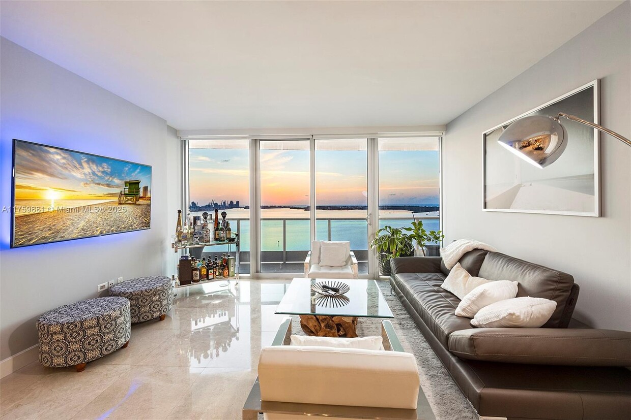 Foto principal - 1331 Brickell Bay Dr