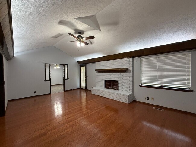 Building Photo - Must See! Welcome home to your new 3 bedroom, 2 bath home!