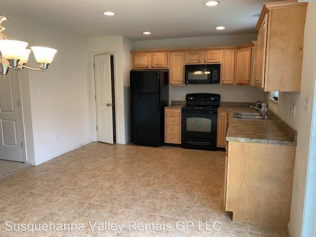 Building Photo - 3 br, 2.5 bath House - 2439 Newtown Dr