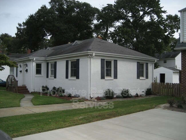 Building Photo - 725 Carolina Ave