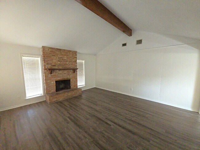 Building Photo - 3810 R V Mayfield Dr