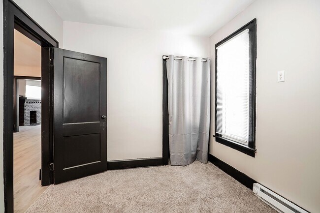 Foto del edificio - 98-100 N Hague Ave