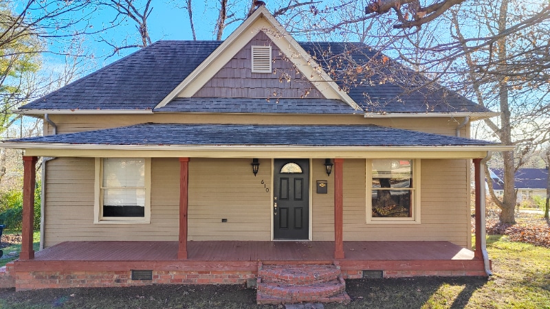 Building Photo - 610 W Rogers Ave