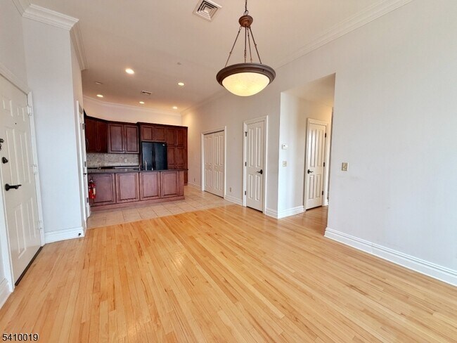 Foto del edificio - 33 Forest Ave