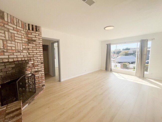 Foto del edificio - Spacious El Cerrito Hills Home