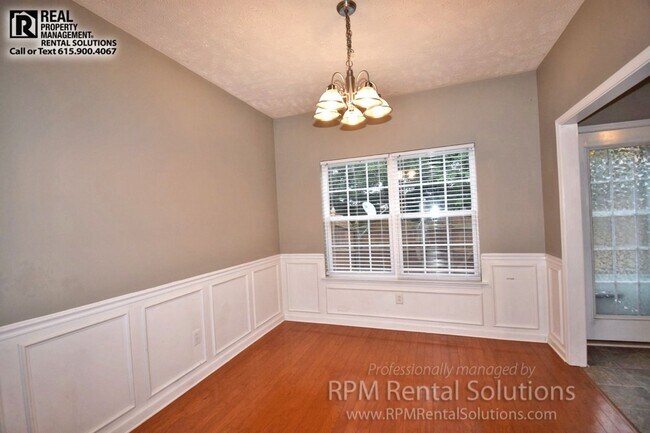 Building Photo - Beautiful 2BR/2.5 BA M'boro townhome