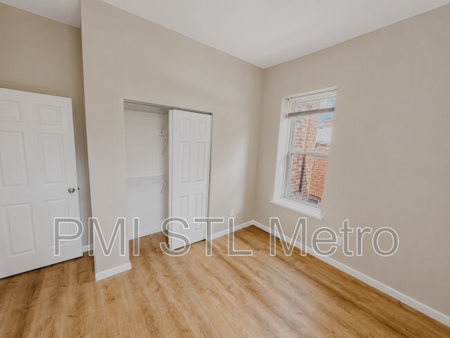 Foto del edificio - 3672 Russell Blvd