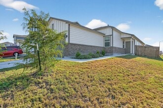 Building Photo - 13010 Red Elks Lks