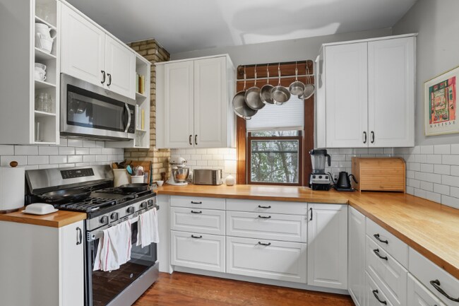 Foto del edificio - 1679 Hubbard Ave