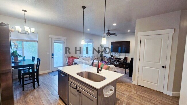 Foto del edificio - 213 Whitewater Dr