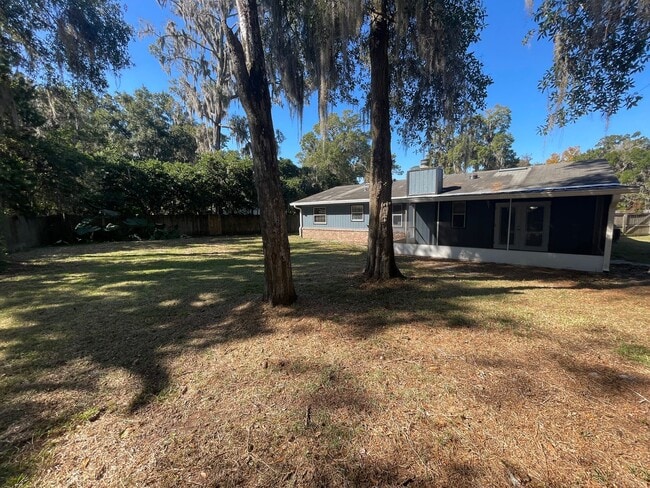 Foto del edificio - 3/2 (Valwood) This beautifully refreshed home sits in the highly sought-after Valwood community