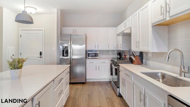 Foto del edificio - 8900 Archer Ave