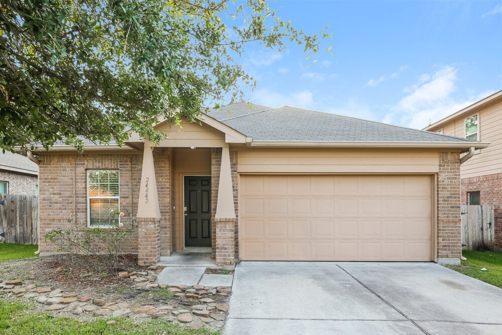 Foto principal - 24642 Sandusky Dr