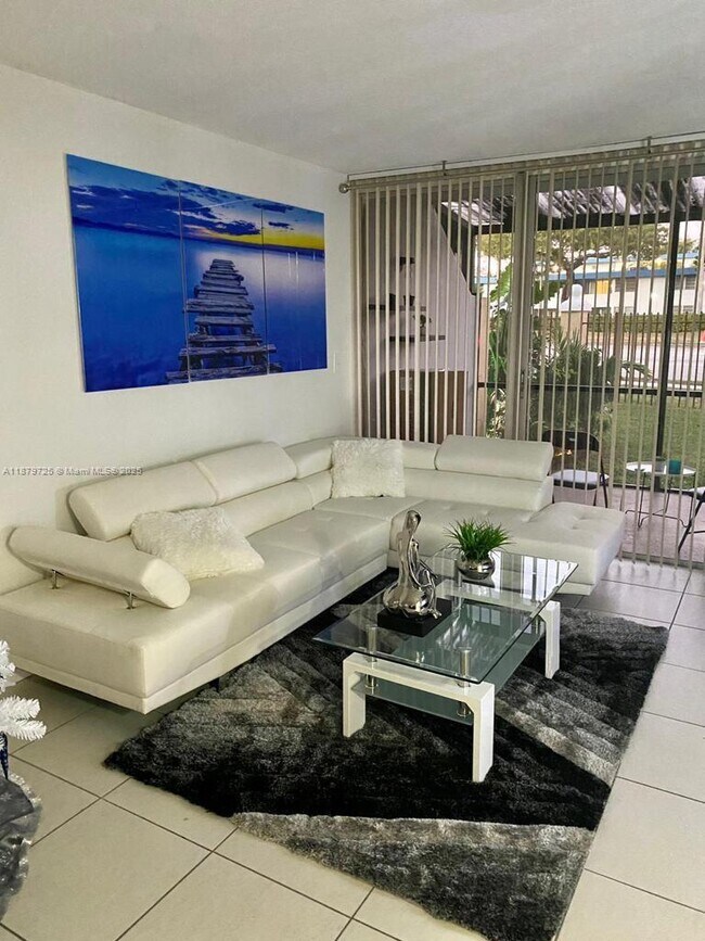 Foto del edificio - 8850 Fontainebleau Blvd