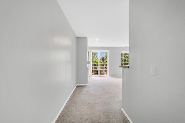 Foto del edificio - 210 Rosehall Dr