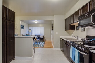 Building Photo - University Gardens Apartments (2025)