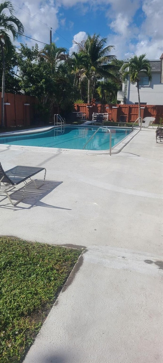 Building Photo - 320 SW 1st St