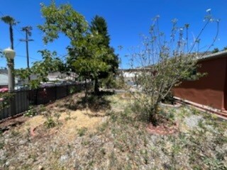 Foto del edificio - 10446 Commerce Ave