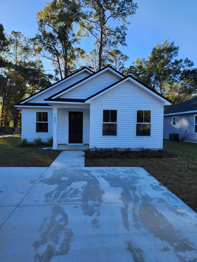 1607 Dr Martin Luther King Jr Dr, Crawfordville, FL 32327 House Rental in Crawfordville, FL