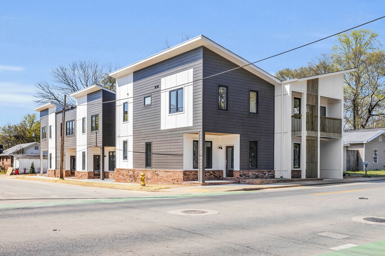 Primary Photo - 2218 Bailey Ave