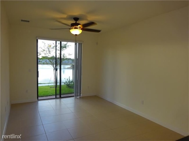 Foto del edificio - 6947 Halton Park Ln