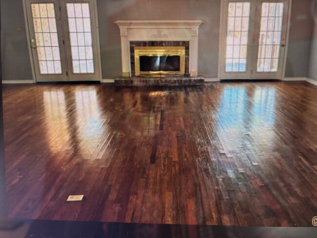 Building Photo - 5506 Oakwood Dr
