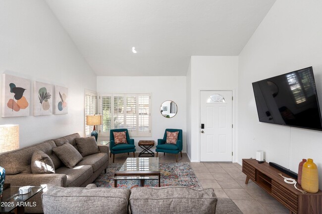 Building Photo - 2826 N Villas Ct