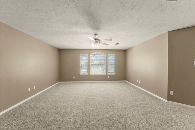Foto del edificio - 2414 Falcon Knoll Ln