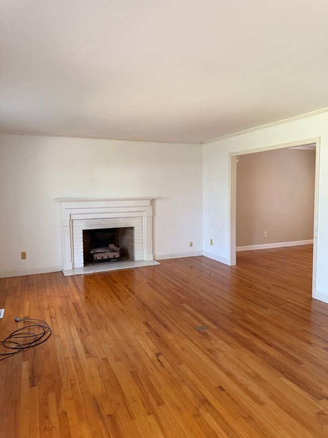 Building Photo - 105 Demille Dr