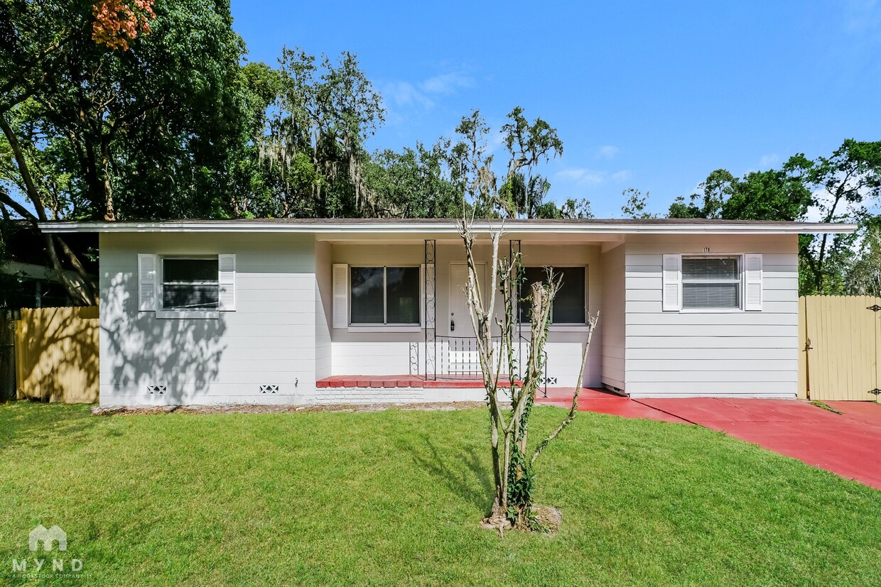 Foto principal - 170 W Crystal Lake Ave