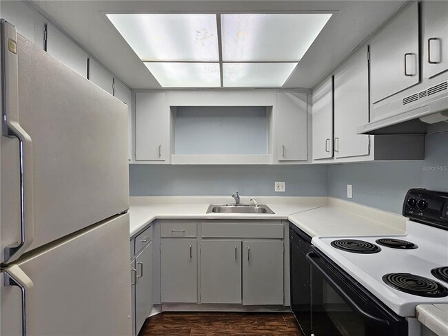 Building Photo - 7611 Paula Dr