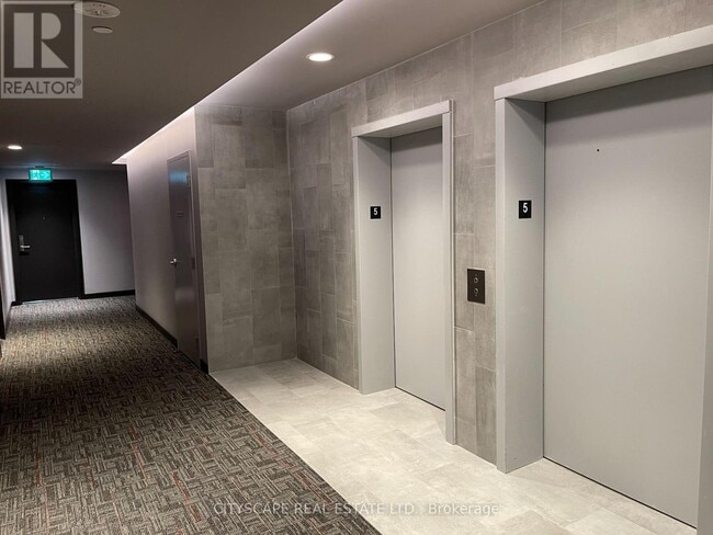 Building Photo - 2433 Dufferin St