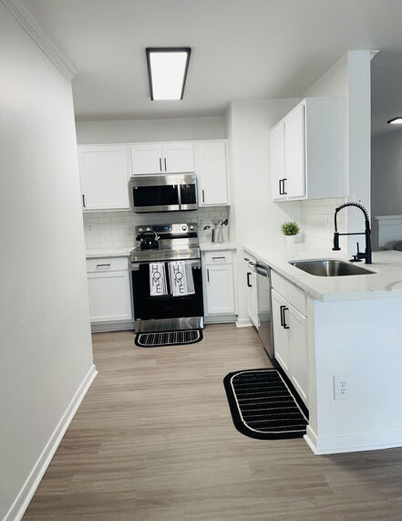 Foto del edificio - Get $500 Off on a Spacious 2/2 Apt!