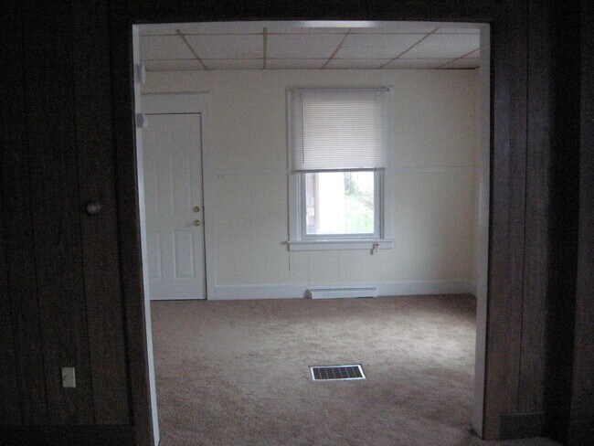 Building Photo - 359 N Prune St