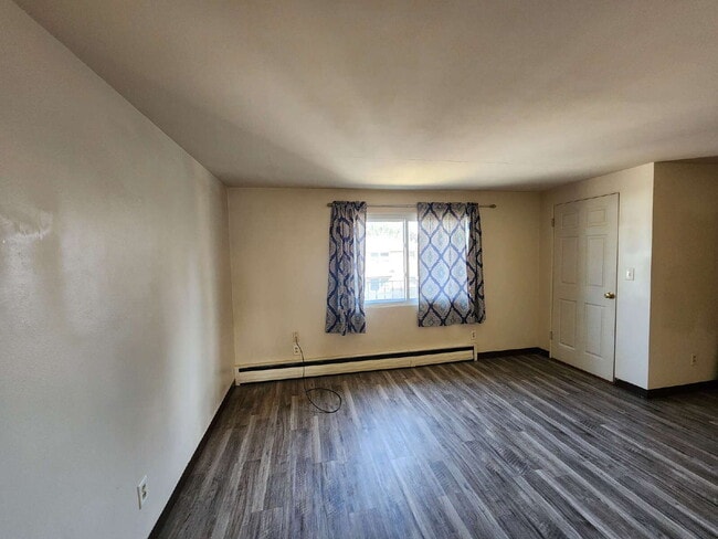 Building Photo - 1 Bedroom Apartment with balcony
