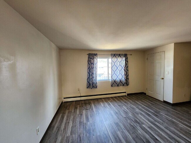 Foto del edificio - 1 Bedroom Apartment with balcony