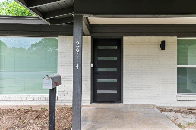 Foto del edificio - 2914 Loyola Ln