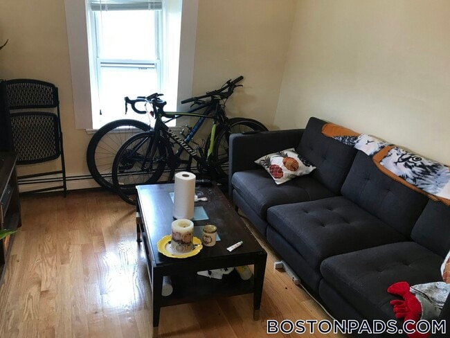 Building Photo - 12 Claremon St